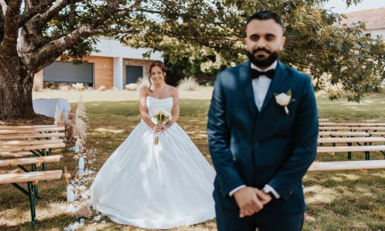 Photographe professionnelle reportage photo de mariage O'complexe à Francourt en Franche-Comté