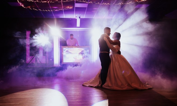 Photographe professionnelle reportage photo de mariage O'complexe à Francourt en Franche-Comté