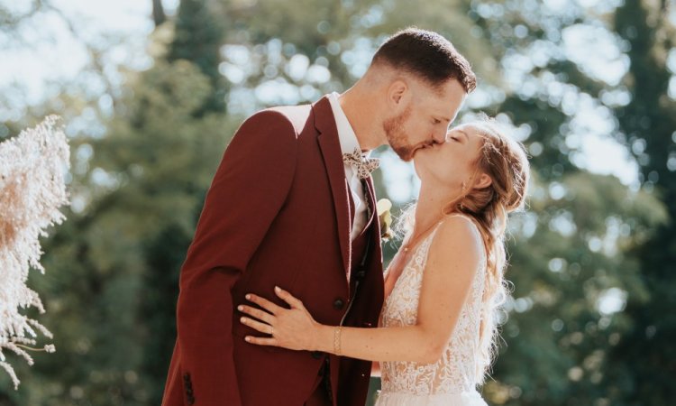 Photographe de mariage cérémonie laïque aux Forges de Fraisans près de Besançon