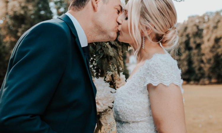 Photographe de mariage au Château de la Dame Blanche à Geneuille